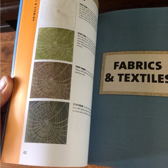 101 textures in colored pencil paperback book - Picture 6 of 11